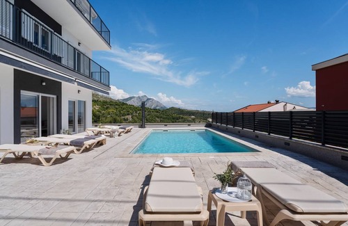Dugi Rat Villa | 420 m² Villa ∙ 7 bedrooms ∙ 14 guests