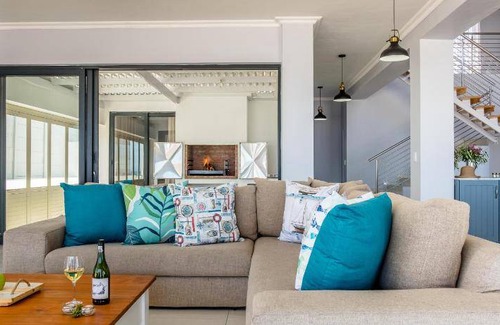 Britannia Bay Villa | 420 m² Villa ∙ 5 bedrooms ∙ 10 guests