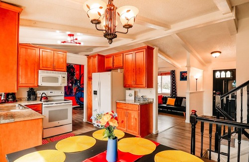 Arvada House | 420Friendly Hottub PS5 Theater Golf GameRoom DancePole