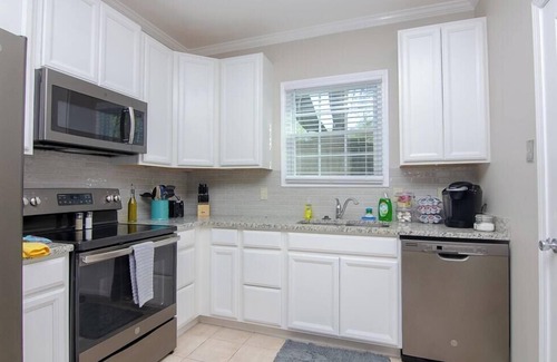 Franklin House | 421 B · Tons of space for 6, Fenced yard & fire pit