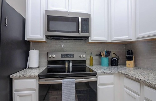 Franklin House | 421 B · Tons of space for 6, Fenced yard & fire pit