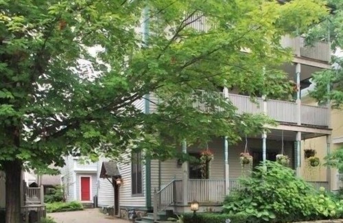 Chautauqua House | 43 Janes 4 Bedroom Home by Redawning