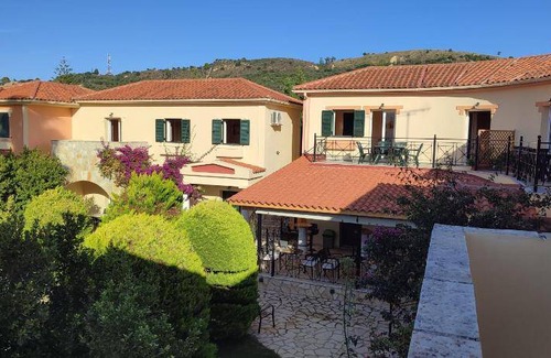 Kalamaki Apartment | 44 m² Serviced apartment ∙ 5 guests