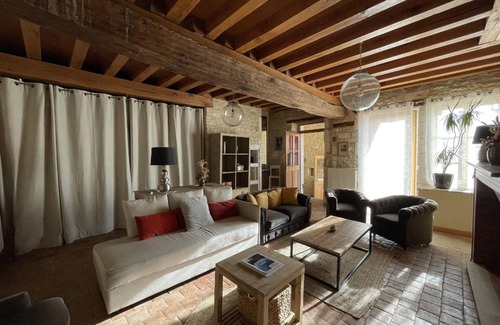 Saint-Cyr-les-Colons House | 440 m² House ∙ 7 bedrooms ∙ 18 guests