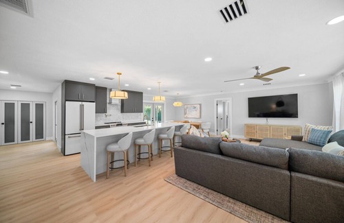 Lighthouse Point House | 4440 Managed by Brampton Park