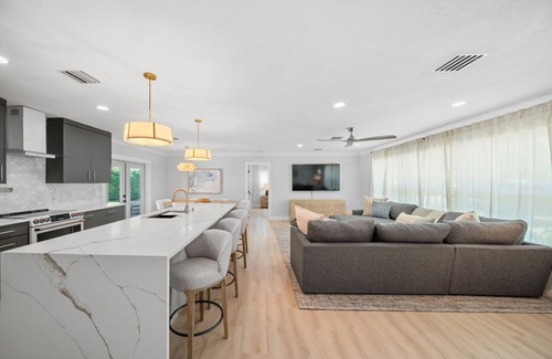 Lighthouse Point House | 4440 Managed by Brampton Park