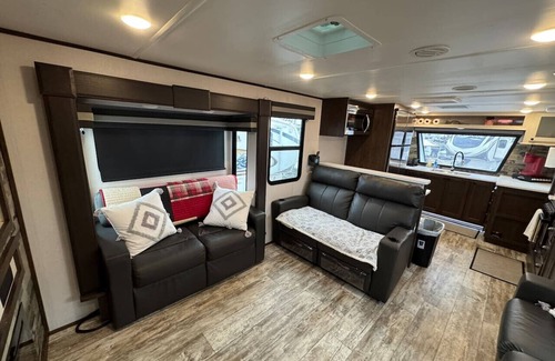 Draper House | 45' 5th Wheel Retreat