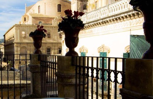 Noto Hotel | 45 m² Hotel ∙ 2 bedrooms ∙ 127 guests