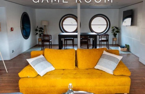 Rohansky ostrov Boat Rental | 45 m² Houseboat ∙ 4 guests