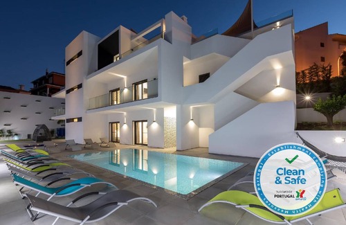 Branqueira Villa | 450 m² Villa ∙ 7 bedrooms ∙ 16 guests