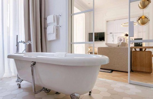 Split Hotel | 46 m² Hotel ∙ 127 guests