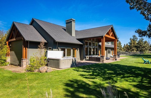 Bend House | 465 m² House ∙ 5 bedrooms ∙ 14 guests