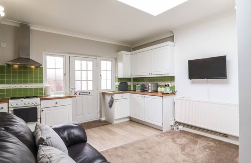 Barling Cottage | 493 LITTLE WAKERING ROAD, with a garden in Little Wakering