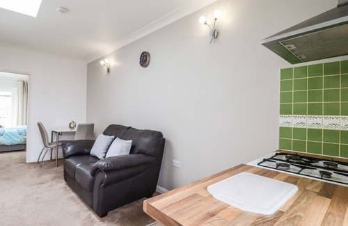 Barling Cottage | 493 LITTLE WAKERING ROAD, with a garden in Little Wakering