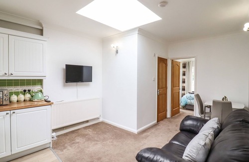 Barling Cottage | 493 LITTLE WAKERING ROAD, with a garden in Little Wakering