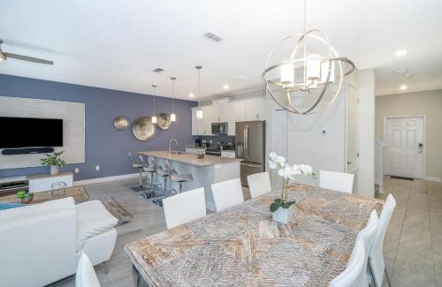 Campbell House | 4964RS TOWNHOUSE 4 BEDROOMS & 3 BATHROOMS + POOL