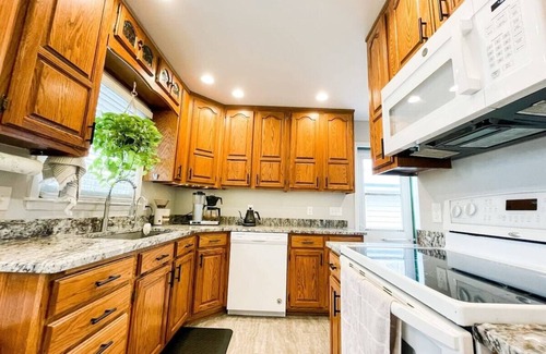 Lincoln House | 4bd 3b 8 guests | Large Backyard | BBQ Grill