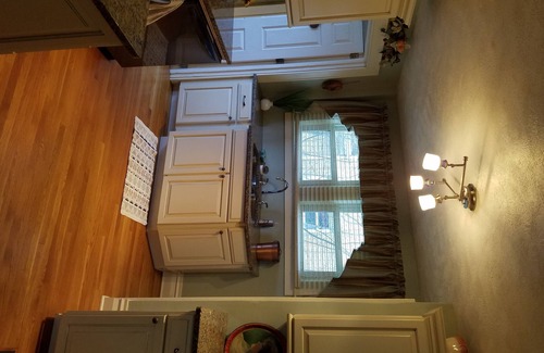 Ashland House | 4Bed/3Bath GREYSTONE COTTAGE