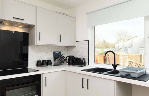 Dennyloanhead House | 4Bed-House-2Bath-Free Parking