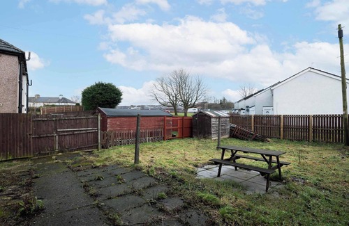Dennyloanhead House | 4Bed-House-2Bath-Free Parking