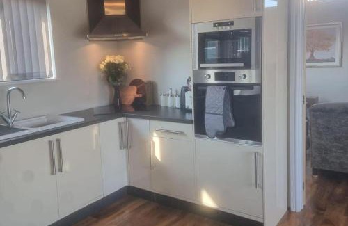 Fangfoss House | 4Bed Lodge Sleeps8-Pet Friendly-Hot Tub-Log Burner