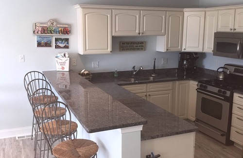 North Wildwood Condo | 4BR 3Bath 2level condo sleeps 10 dog friendly
