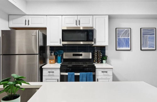 South Lamar House | 4BR combined Downtown Austin: Workspace - SoCo