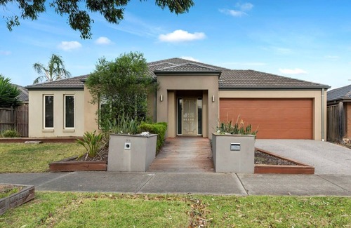Tarneit House | 4BR designed house inTarneit
