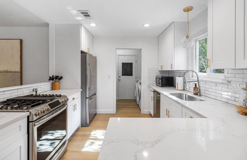 East Oak Hill House | 4BR Family-Friendly Casa, Firepit, BBQ, ~10 min to DT, Zilker, & AUS airport