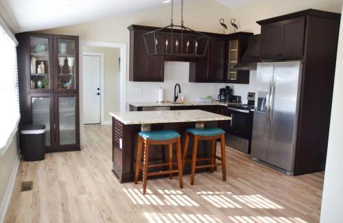 Davis House | 4BR Historic Home Private Dock Fishing