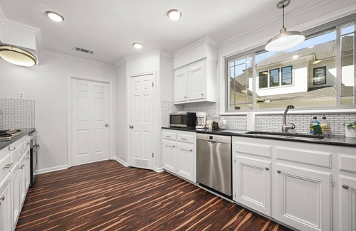 Mid City South House | 4BR Home Near LSU – Walk to Campus & Lakes!