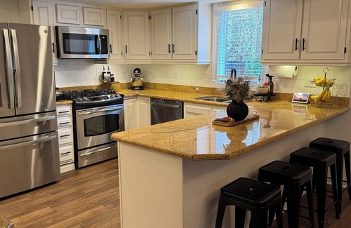 Plainfield House | 4BR Home w/Heated Pool, Arcade & More – less than 10 Min from Airport