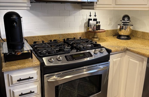 Plainfield House | 4BR Home w/Heated Pool, Arcade & More – less than 10 Min from Airport