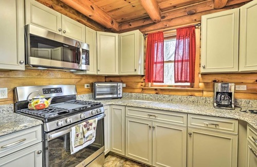 Pleasant Mount Cabin | 4BR Log Cabin - Spring Midweek - 35% Promo!
