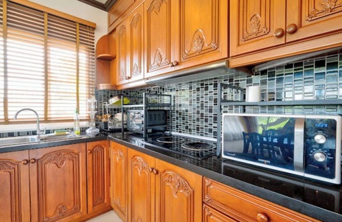 Pattaya Villa | 4BR Luxury Houseboat Villa near Beach in Pattaya