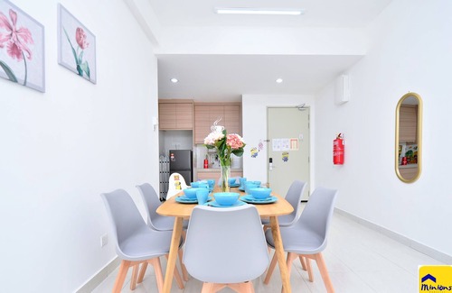 Bandar Saujana Putra Condo | 4BR Minions Homestay-Free WiFi & Parking Near KLIA & MAHSA