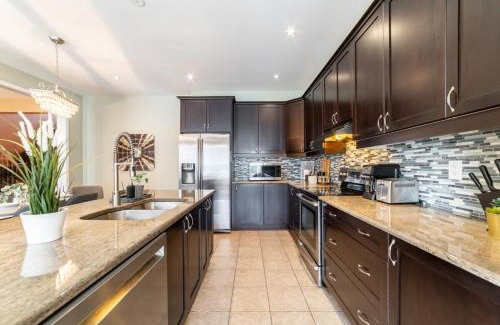 Halton Regional Municipality House | 4br Near Hilton Falls - Kelso - Gazebo, Workspace