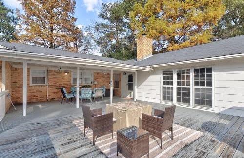Fortson House | 4BR Private Retreat Pool BBQ Family-Friendly