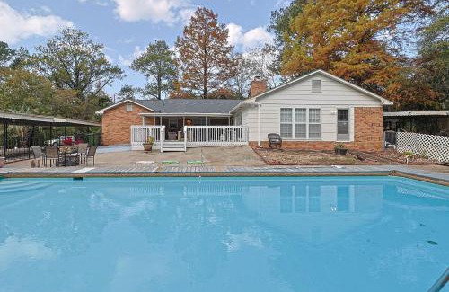 Fortson House | 4BR Private Retreat Pool BBQ Family-Friendly
