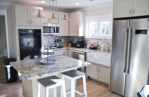 Davis House | 4BR Soundfront cottage |Private Dock|Fishing|