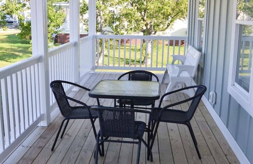 Davis House | 4BR Soundfront cottage |Private Dock|Fishing|