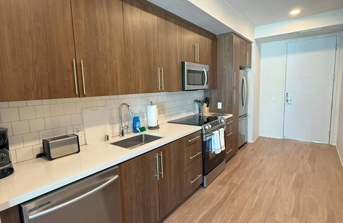 Marina District Apartment | 4th & J: Cozy 1-Bedroom Apartment in Fantastic Downtown, San Diego