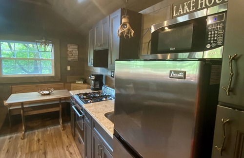 Old Forge Cottage | "4th Lake" One Bedroom, Luxury Waterfront Cottage at The Lakes, Old Forge