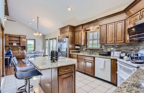 Franklin House | 5 Acre 2500 SQFT Country House Near Nashville! (F2)