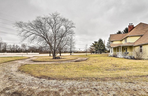 Pickerington Cottage | 5-acre Vacation Home w/Woods & Hiking Ground