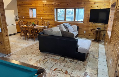 Litchfield House | 5 bed 3 bath on Lake Manuella