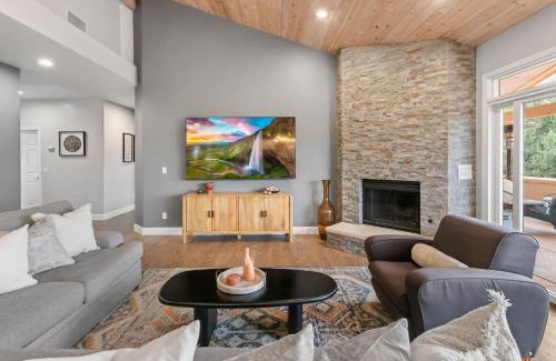 Uptown Sedona House | 5 Bed 3 Bath Uptown Sedona-Game Room-Sauna-Cold Plunge-Jacuzzi-Gym