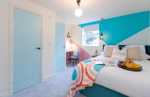 Coventry House | 5 bed 5 bath house, free parking, patio garden - Esho Stays