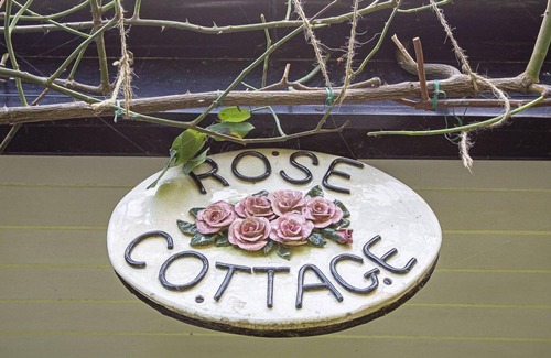 Babbacombe Cottage | 5 Bed - Rose Cottage - Sleeps 9 guests in 5 bedrooms