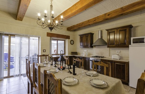 Gharb Other | 5 bedroom 4 bathroom with private pool.